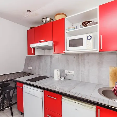 45m Near The Louvre Museum * Paris