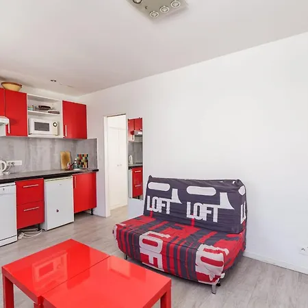45m Near The Louvre Museum *